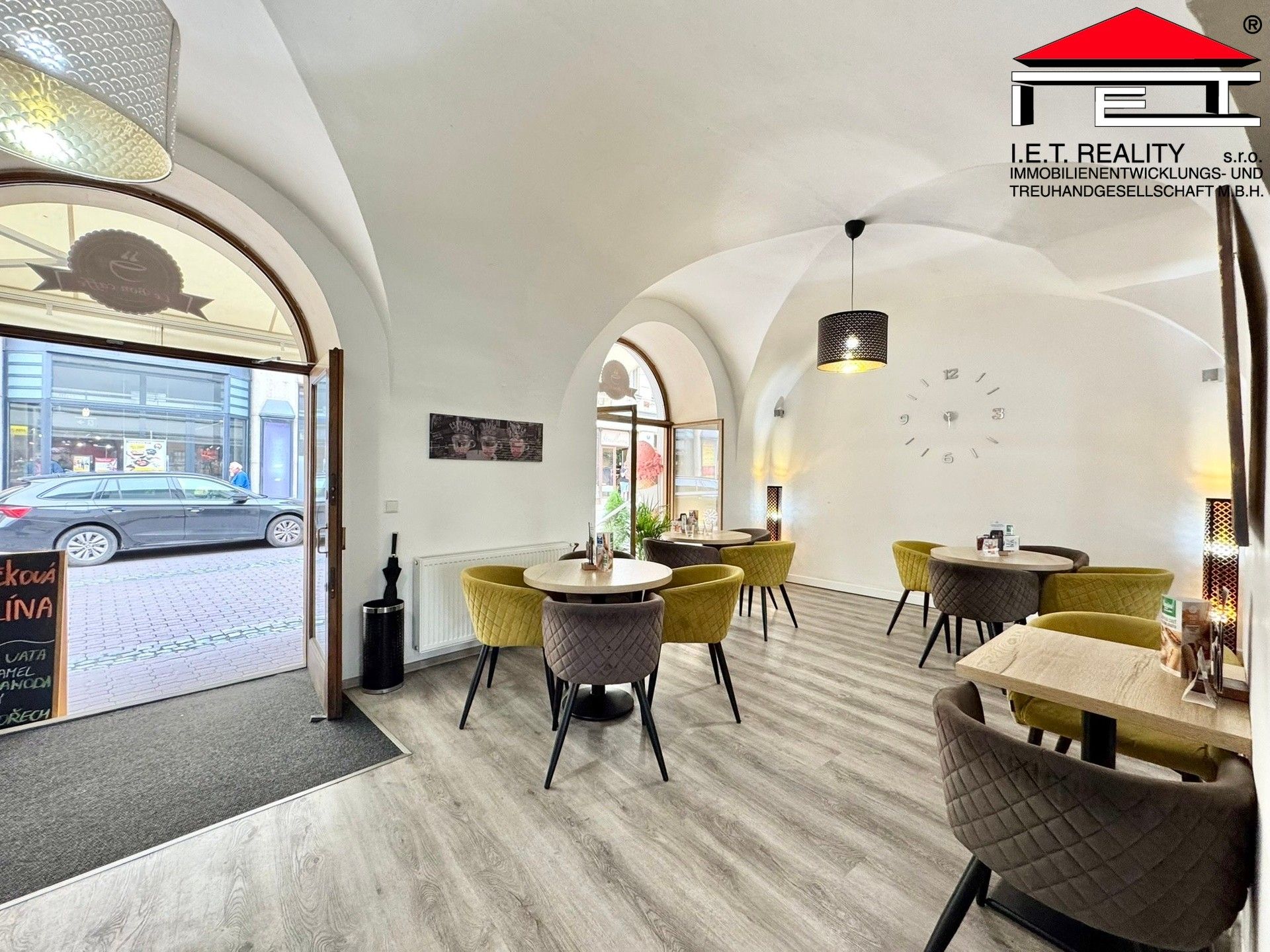 Pronájem komerčního prostoru 142 m² - foto 4