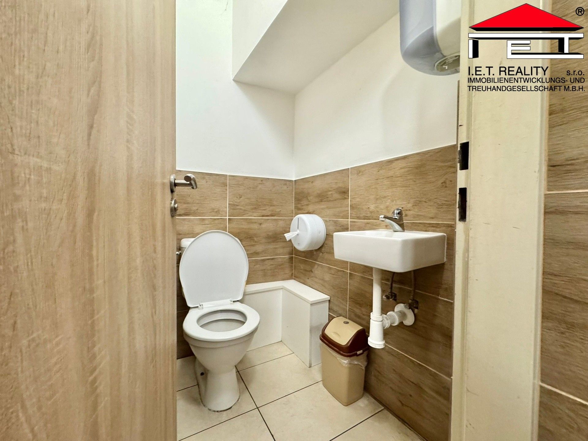Pronájem komerčního prostoru 142 m² - foto 10