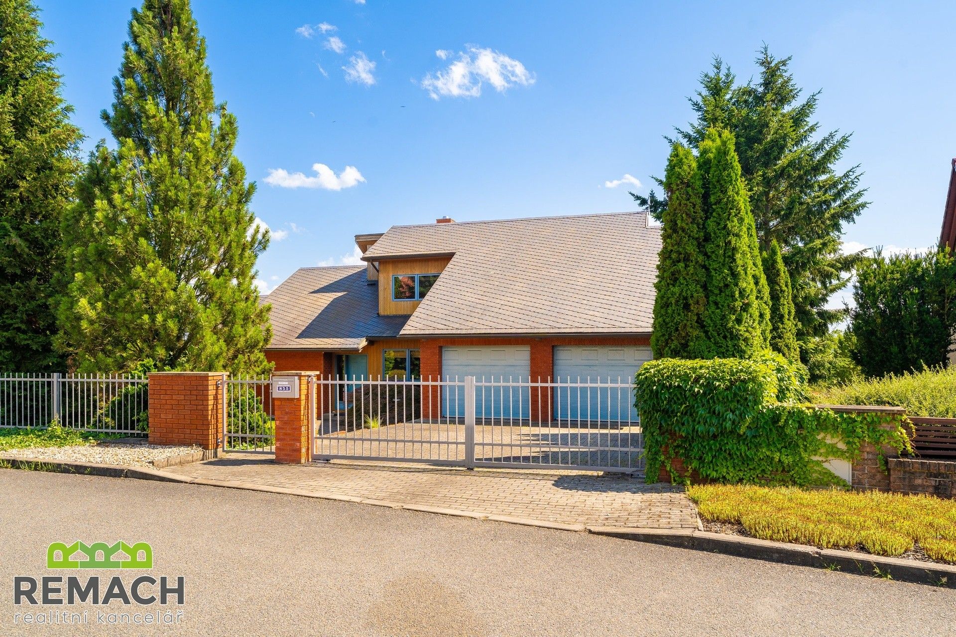 Prodej nemovitosti 235 m² - foto 1