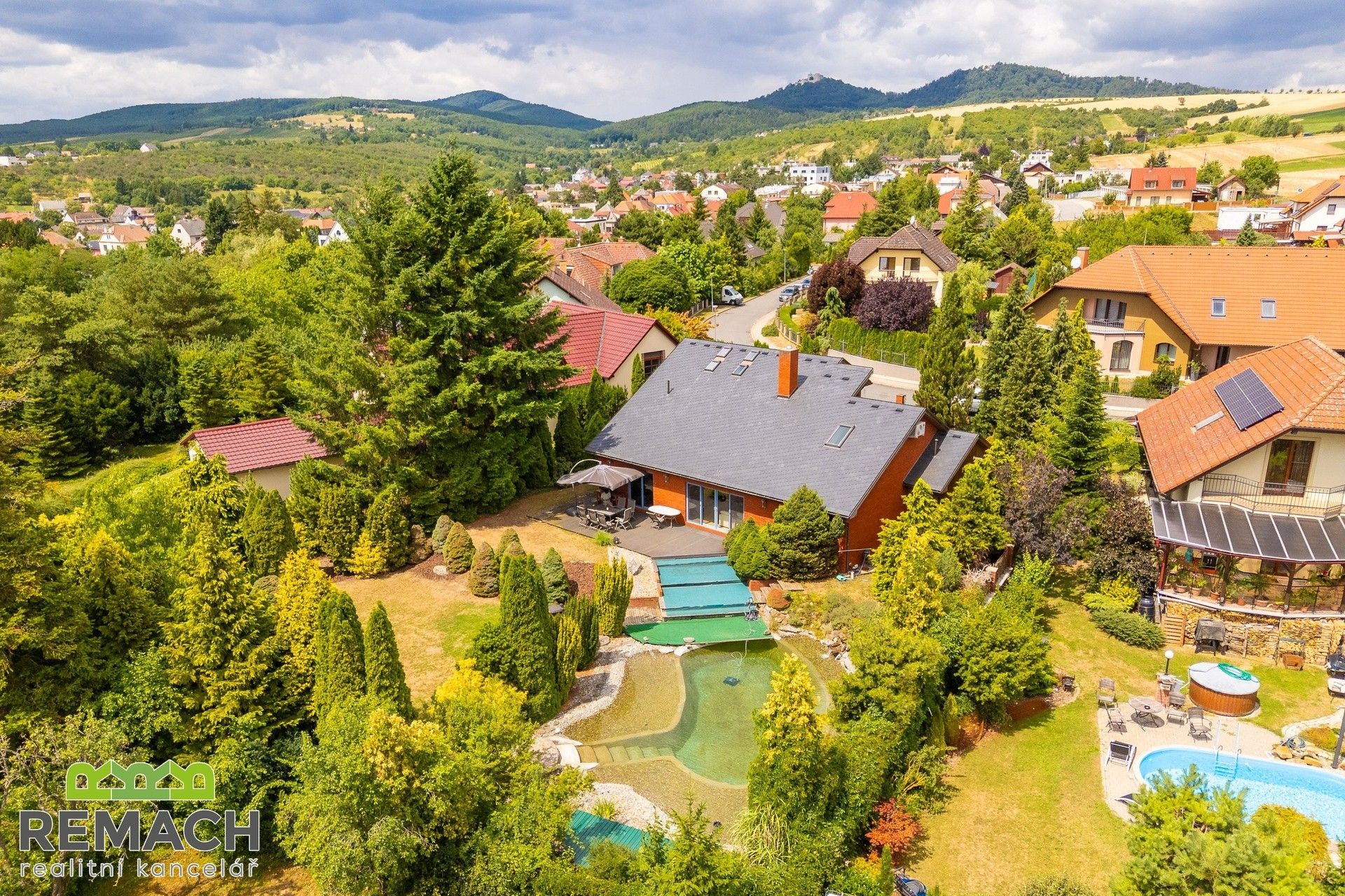 Prodej nemovitosti 235 m² - foto 11