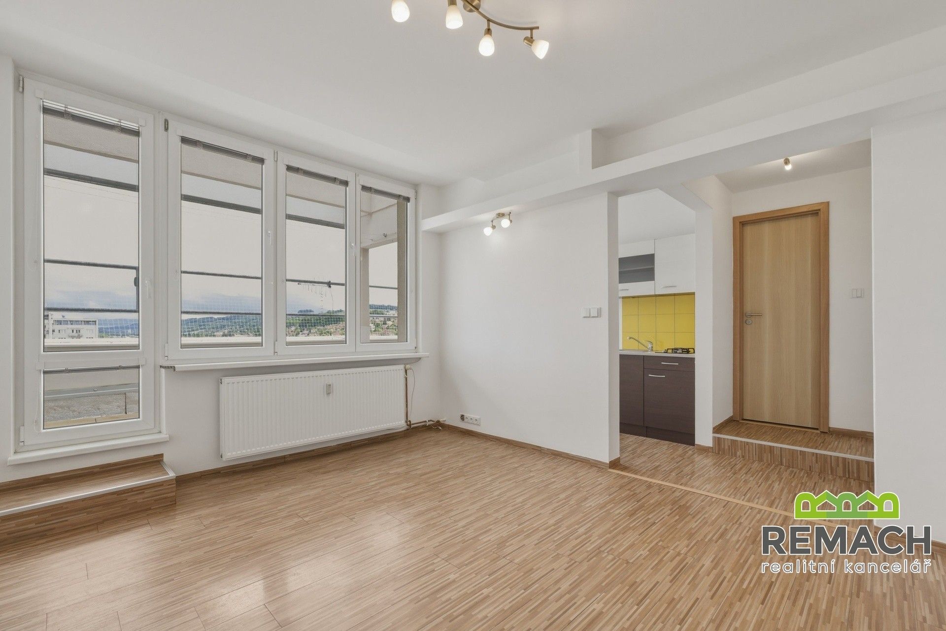 Pronájem bytu 1+kk 33 m² - foto 1