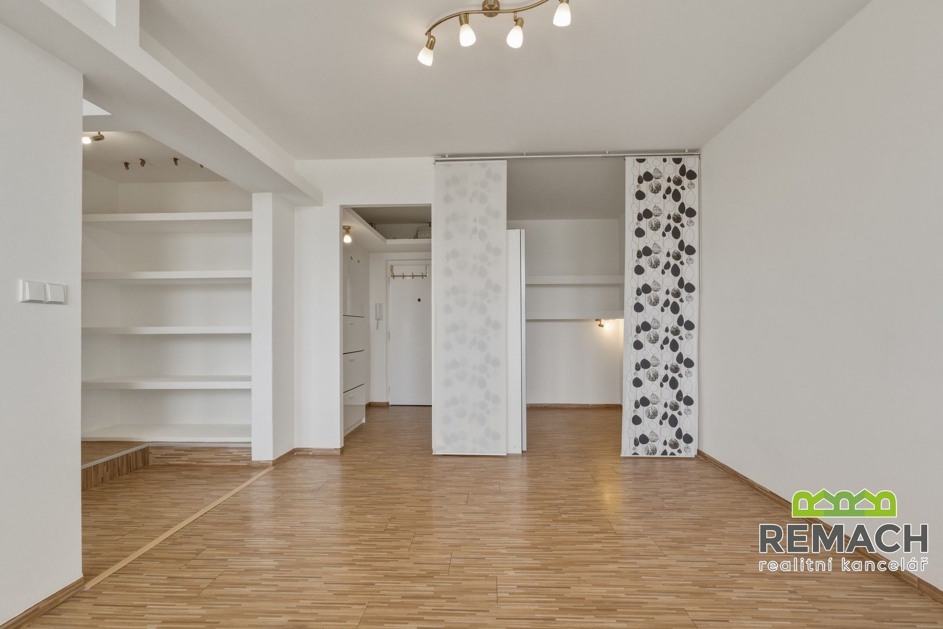 Pronájem bytu 1+kk 33 m² - foto 3