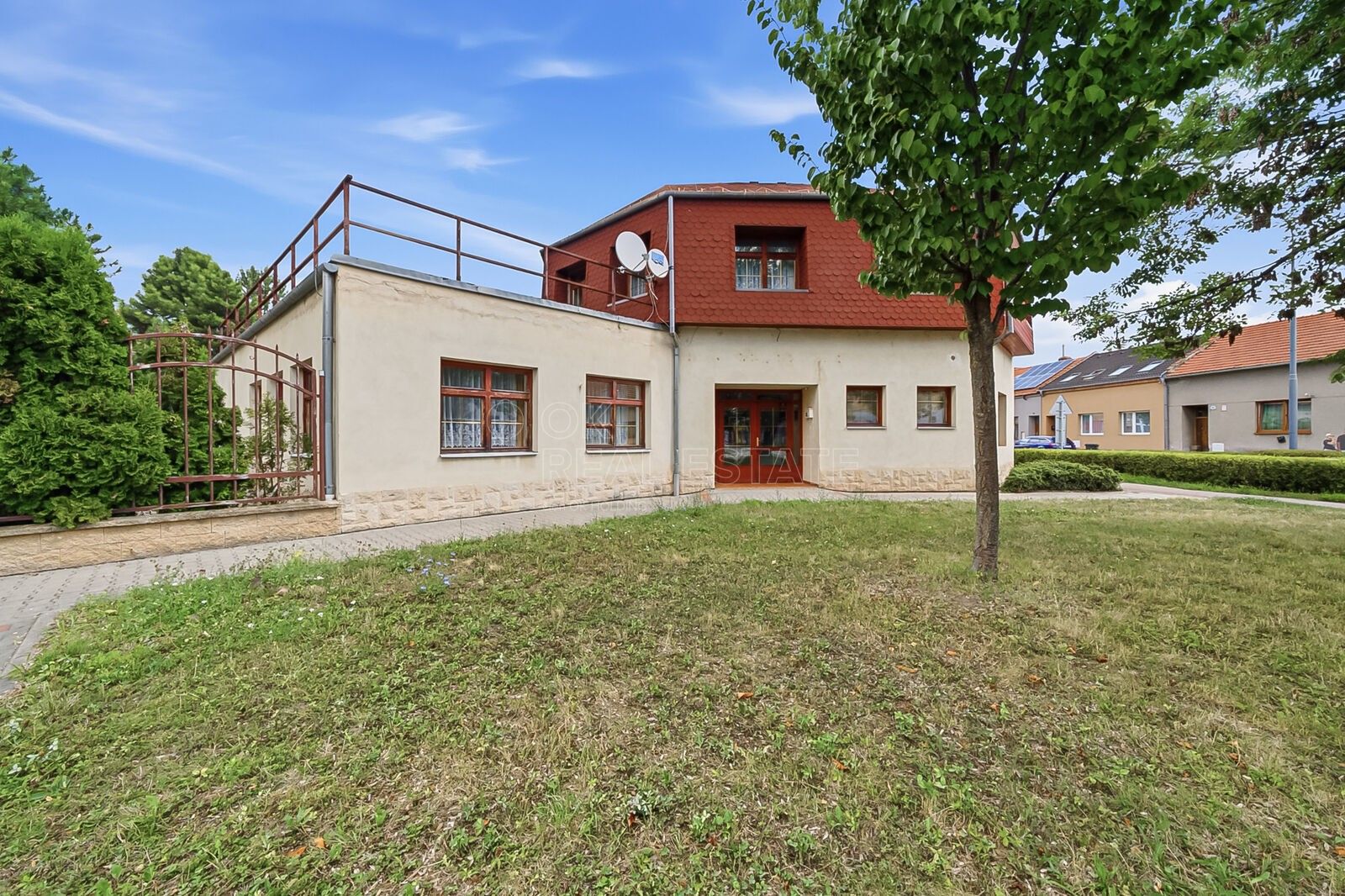 Prodej nemovitosti 630 m² - foto 2
