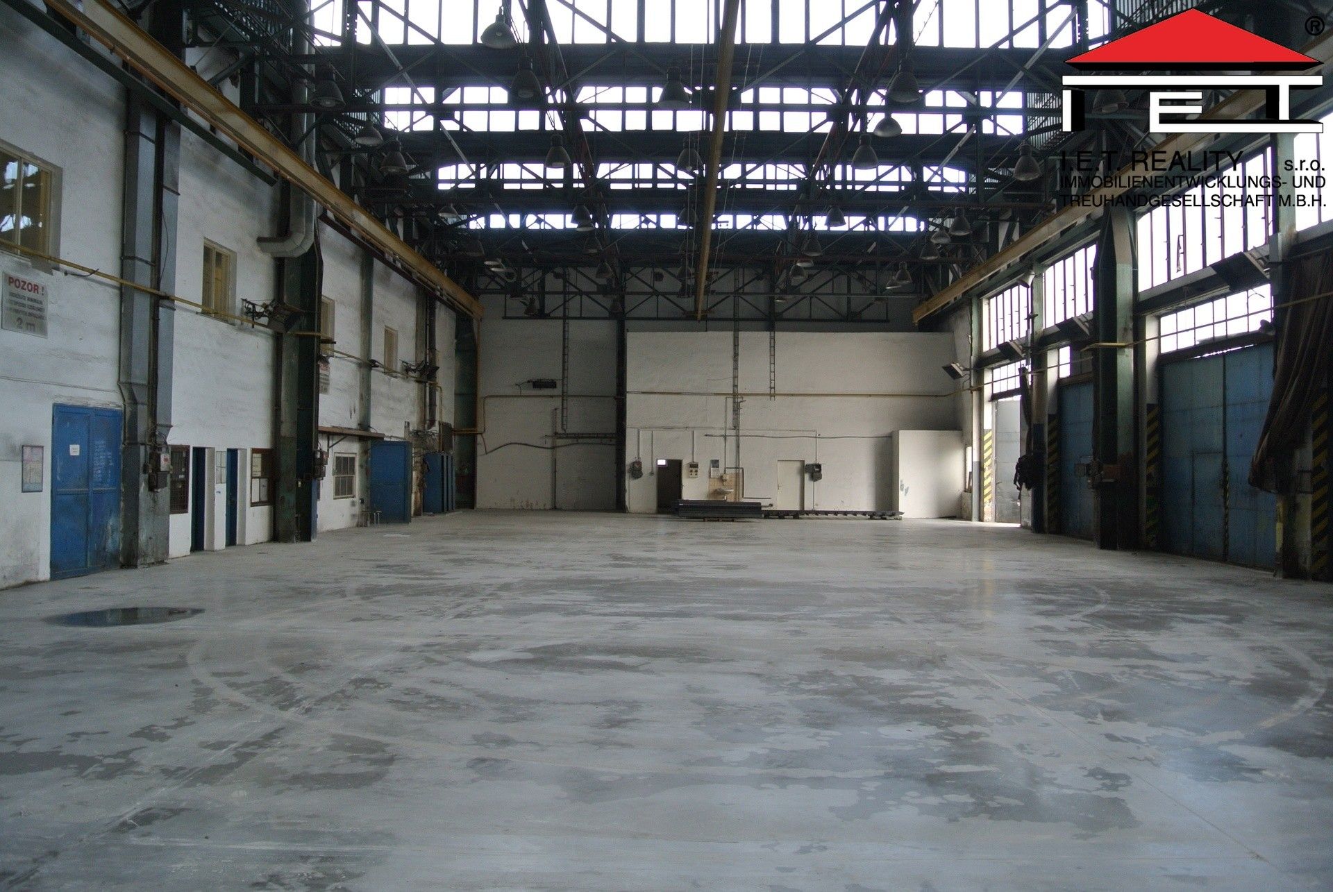 Pronájem komerčního prostoru 880 m² - foto 8