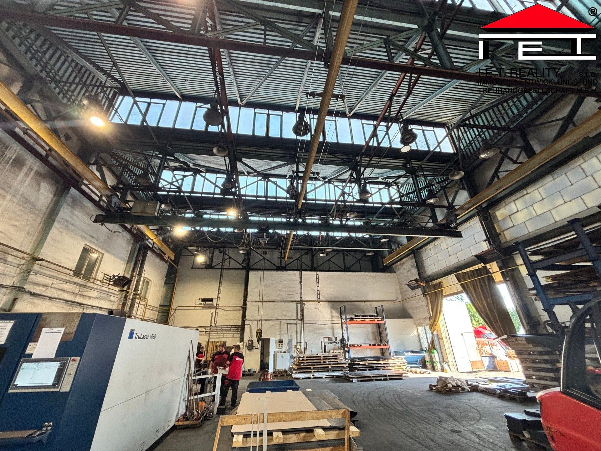 Pronájem komerčního prostoru 880 m² - foto 5