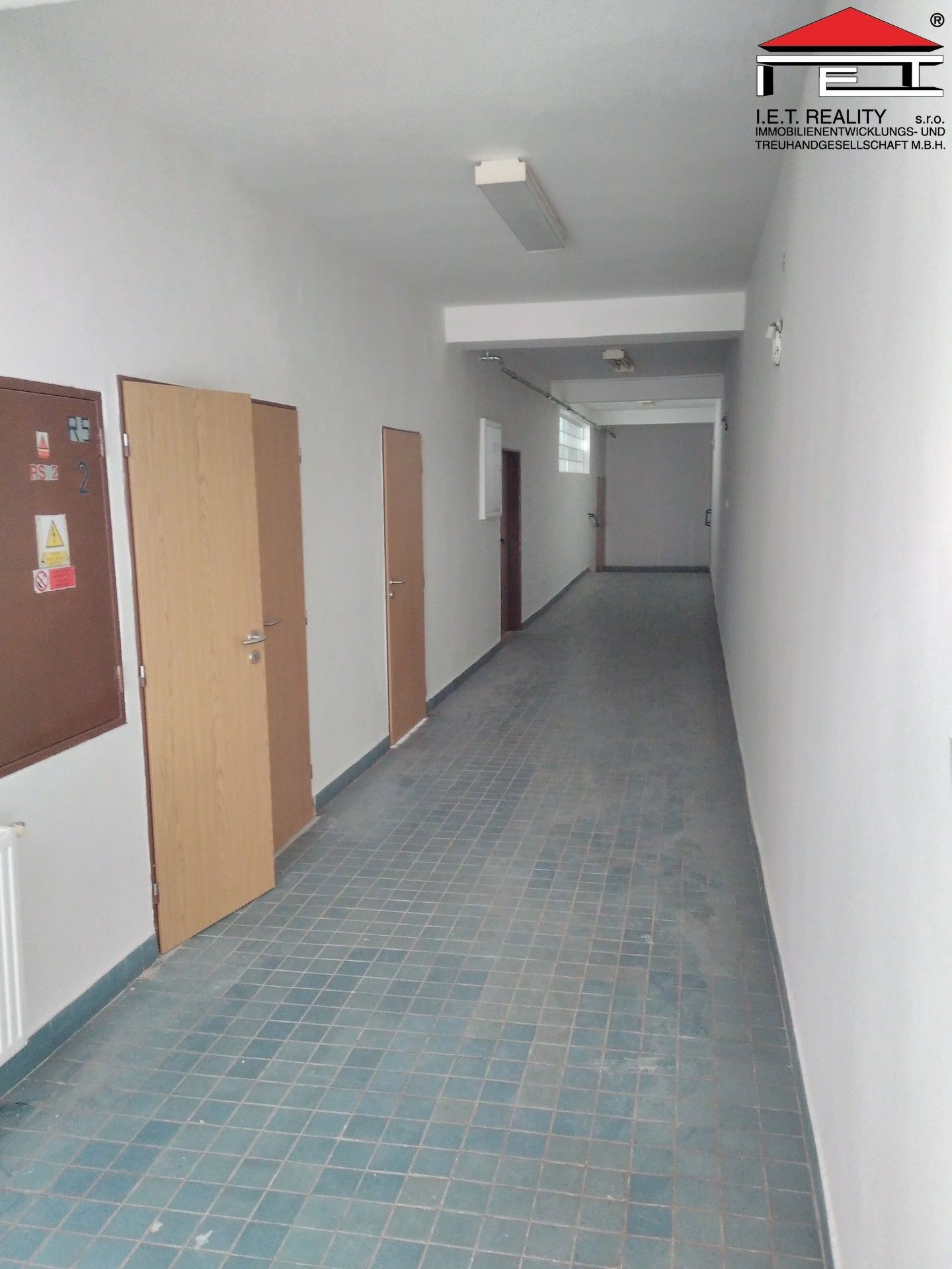 Pronájem komerčního prostoru 880 m² - foto 22