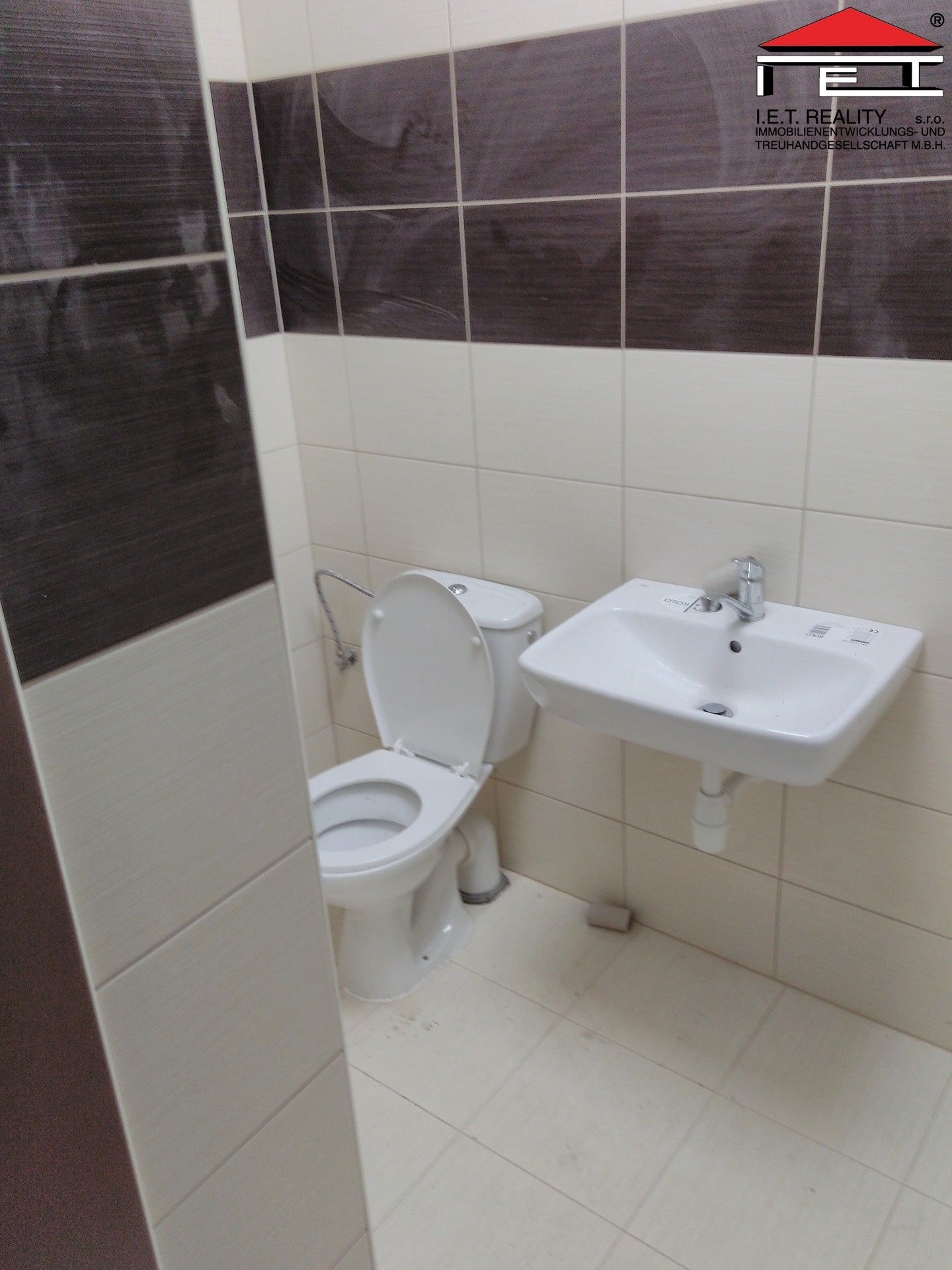 Pronájem komerčního prostoru 880 m² - foto 24