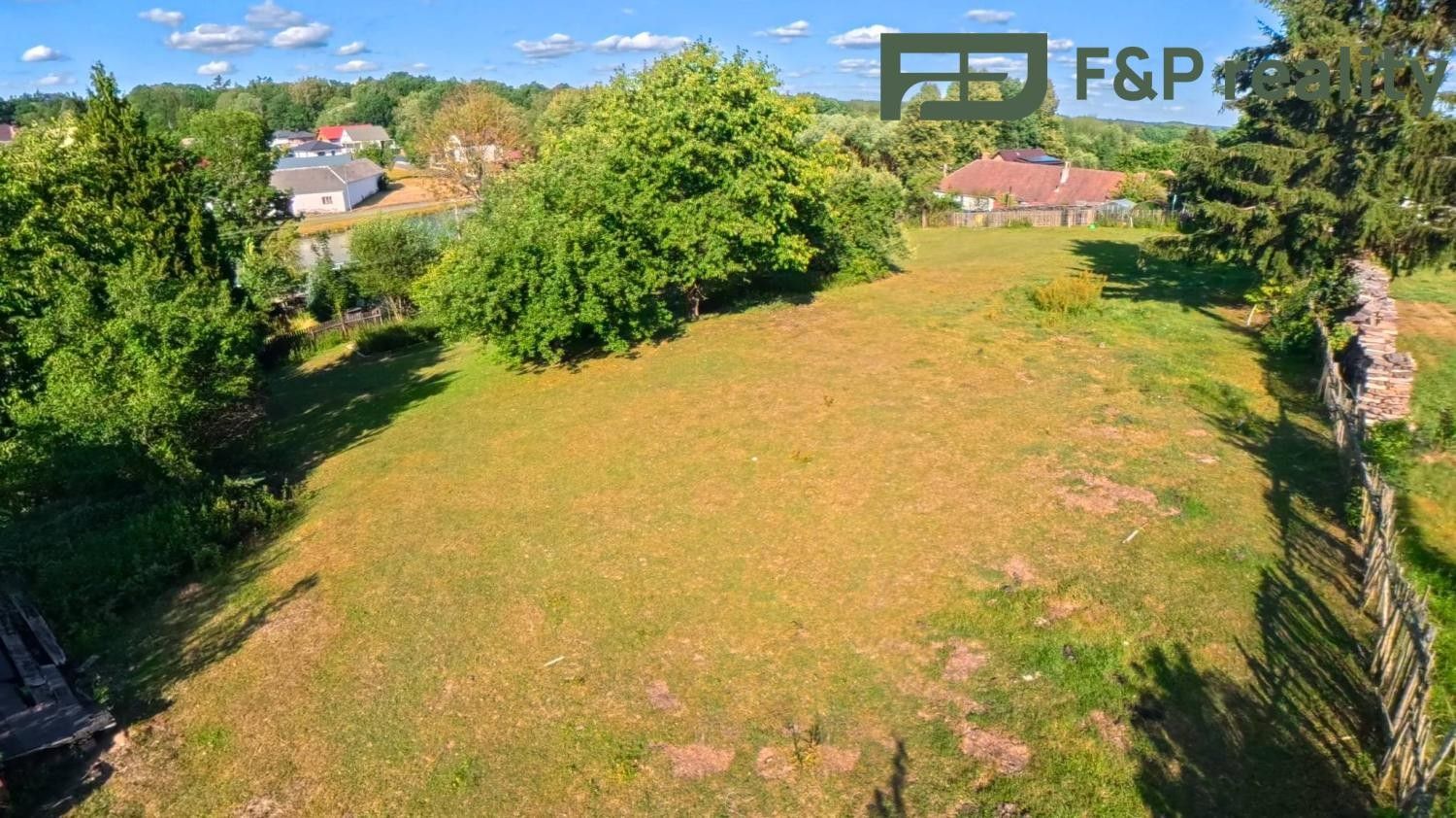 Prodej pozemku 570 m² - foto 1