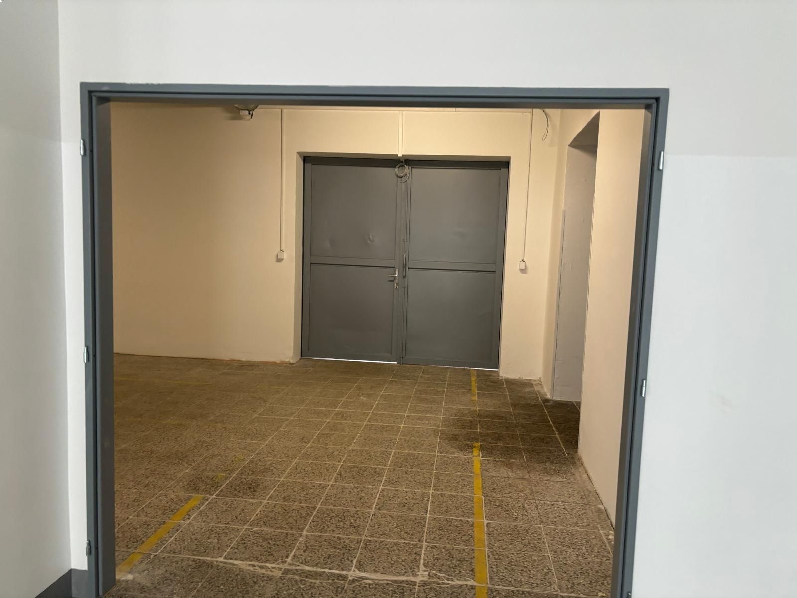 Pronájem komerčního prostoru 562 m² - foto 8