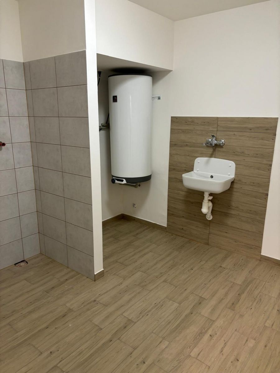 Pronájem komerčního prostoru 562 m² - foto 10