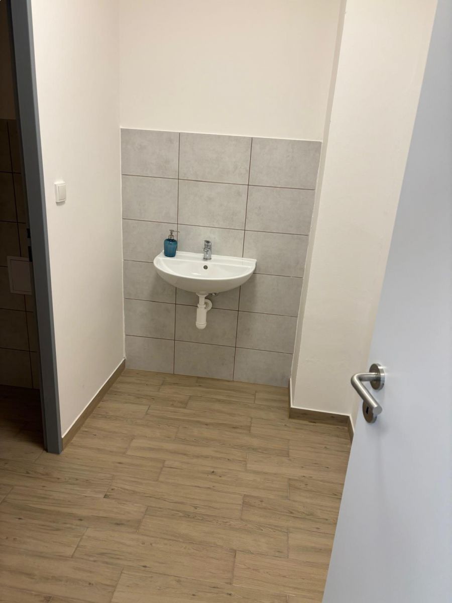 Pronájem komerčního prostoru 562 m² - foto 12