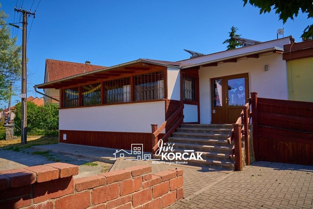 Prodej komerčního prostoru 442 m² - foto 2