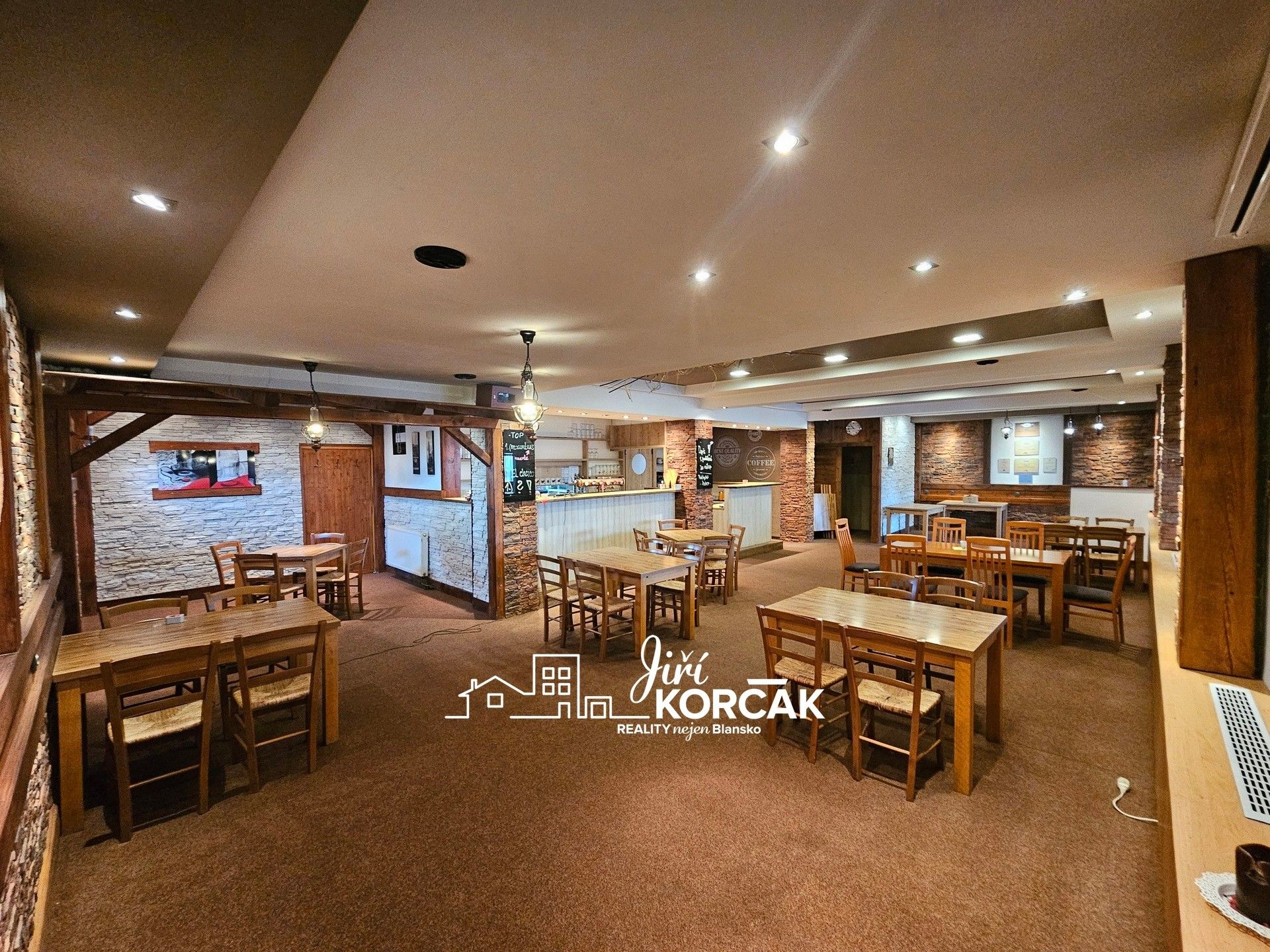 Prodej komerčního prostoru 442 m² - foto 24