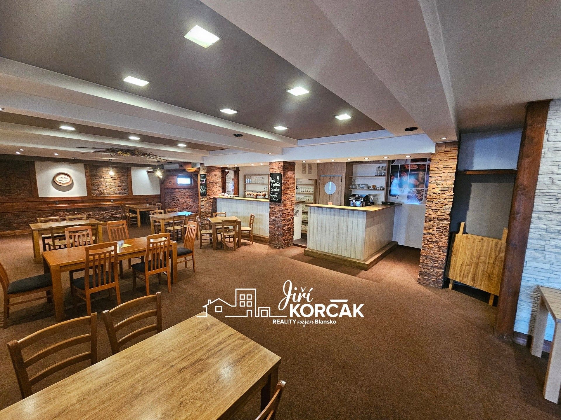 Prodej komerčního prostoru 442 m² - foto 21