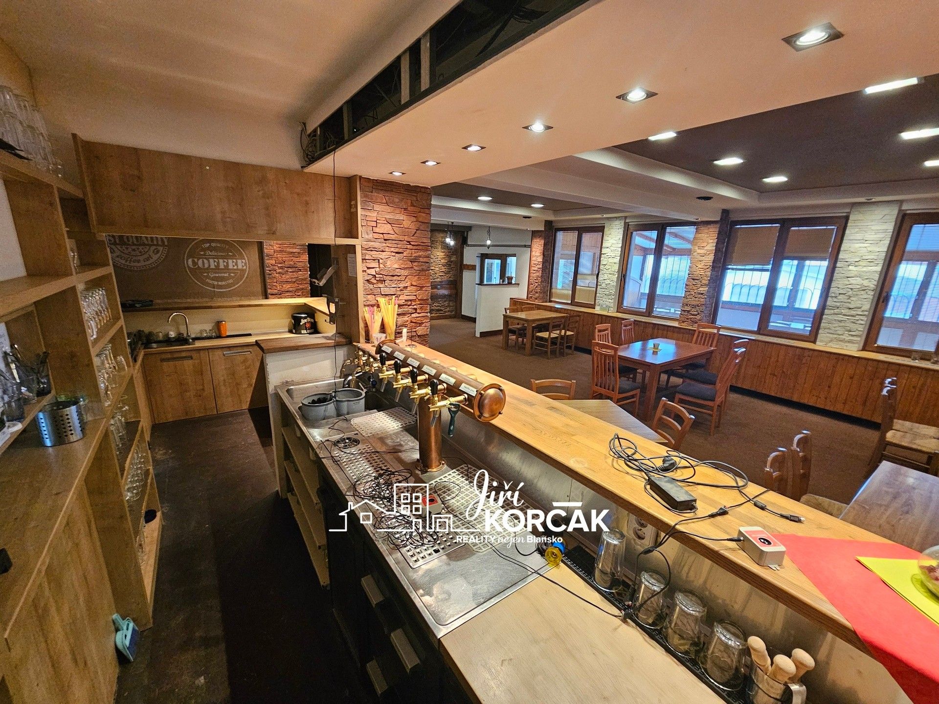 Prodej komerčního prostoru 442 m² - foto 25