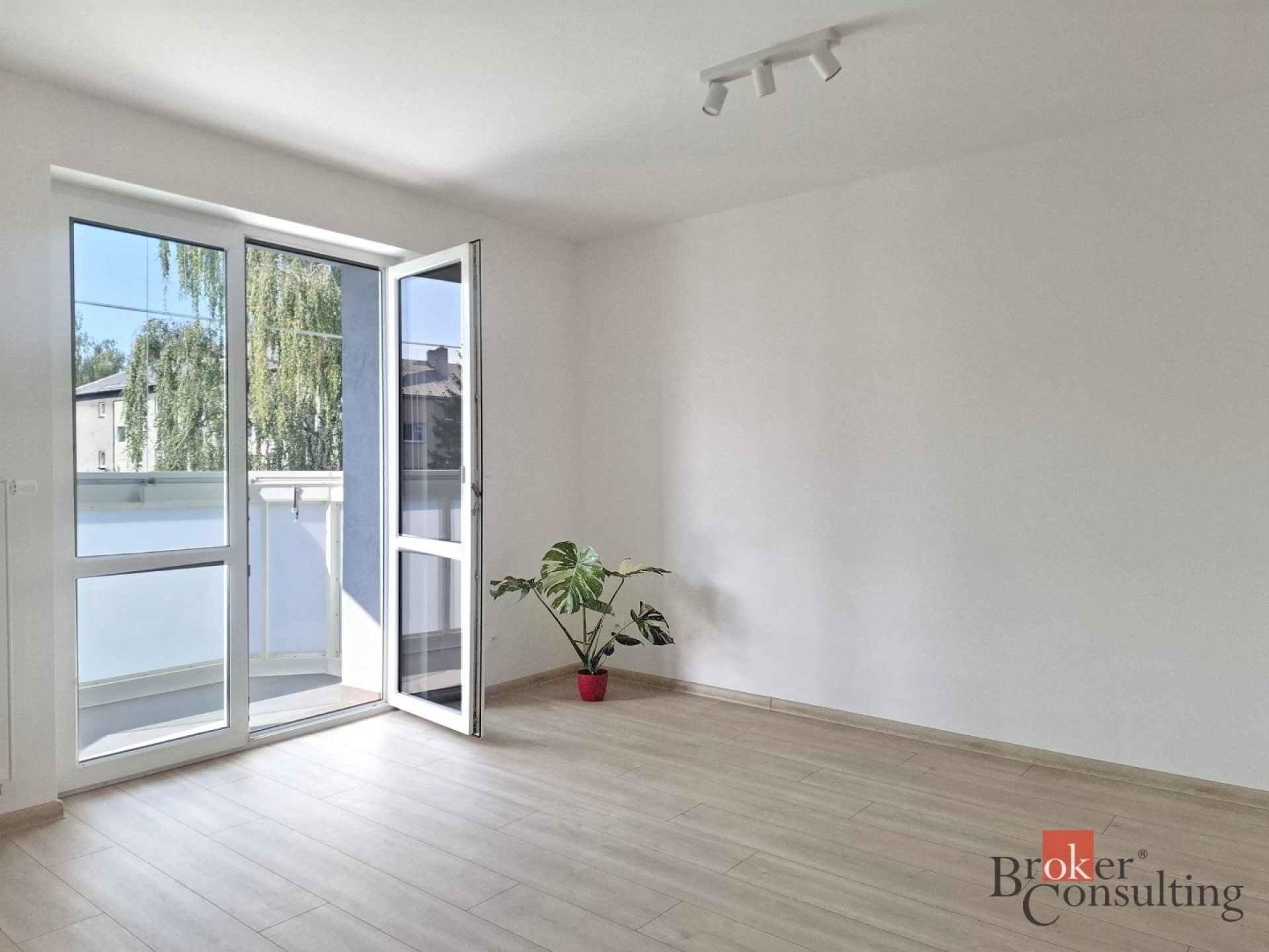 Pronájem bytu 2+1 49 m² - foto 4