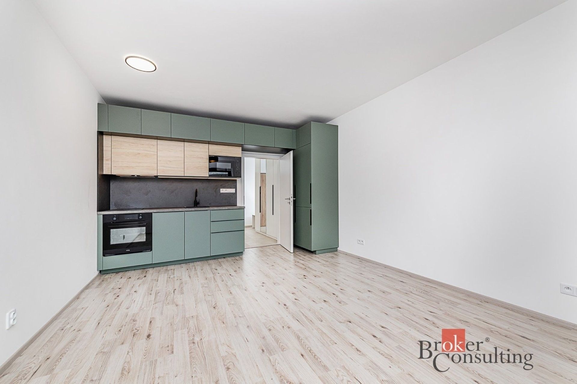 Pronájem bytu 1+kk 38 m² - foto 2