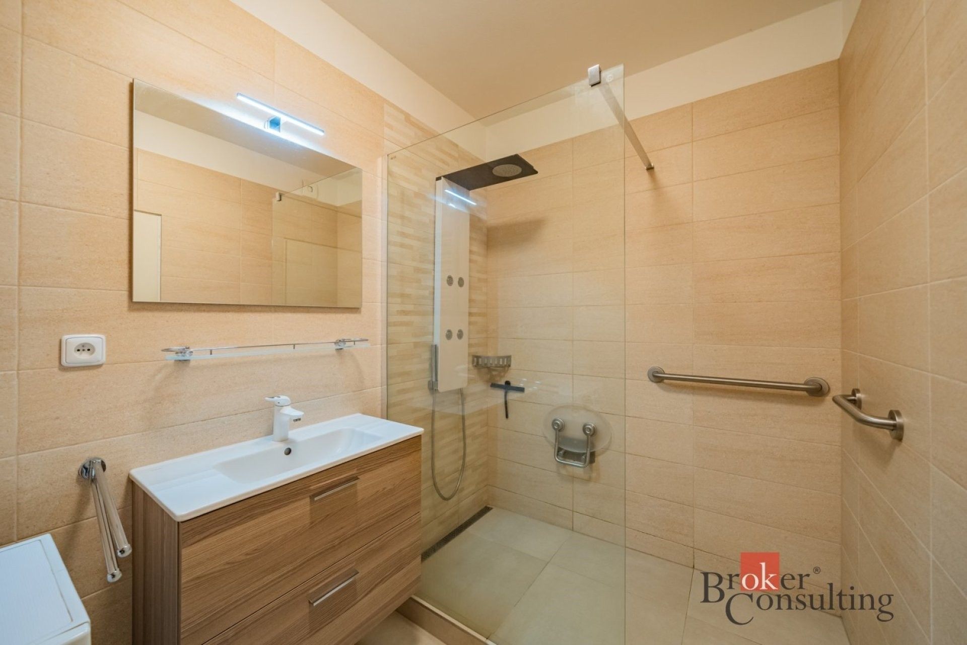 Prodej bytu 2+1 71 m² - foto 3