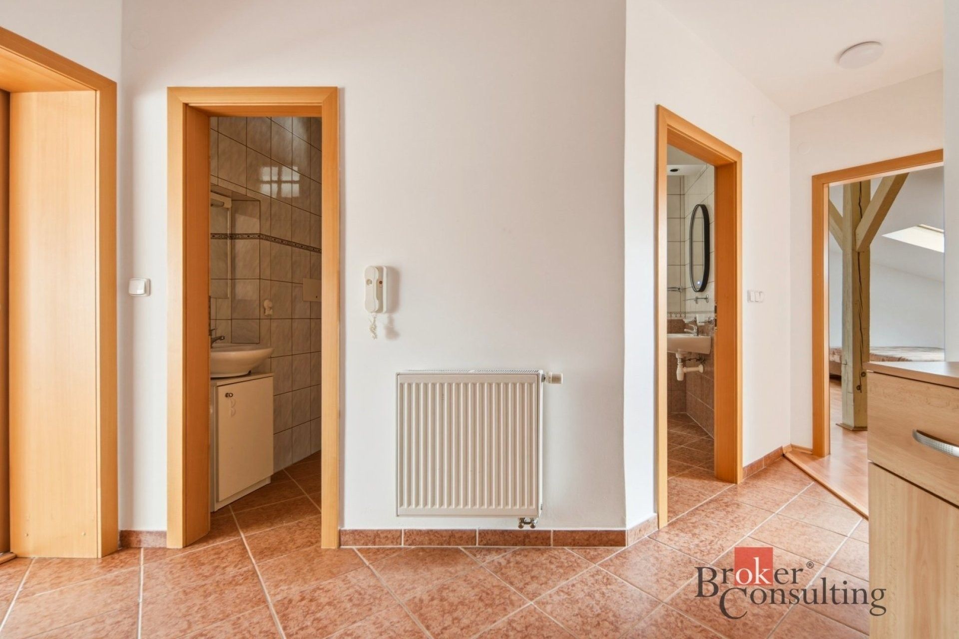 Pronájem bytu 3+kk 101 m² - foto 3