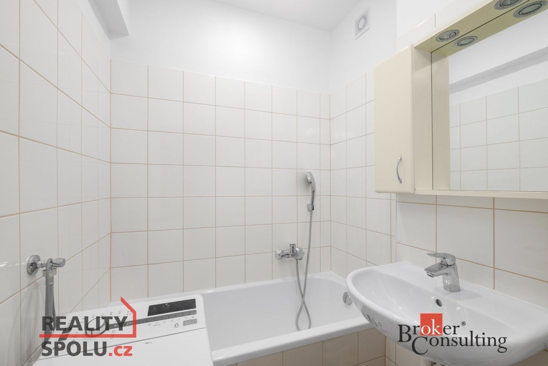 Pronájem bytu 1+1 40 m² - foto 4