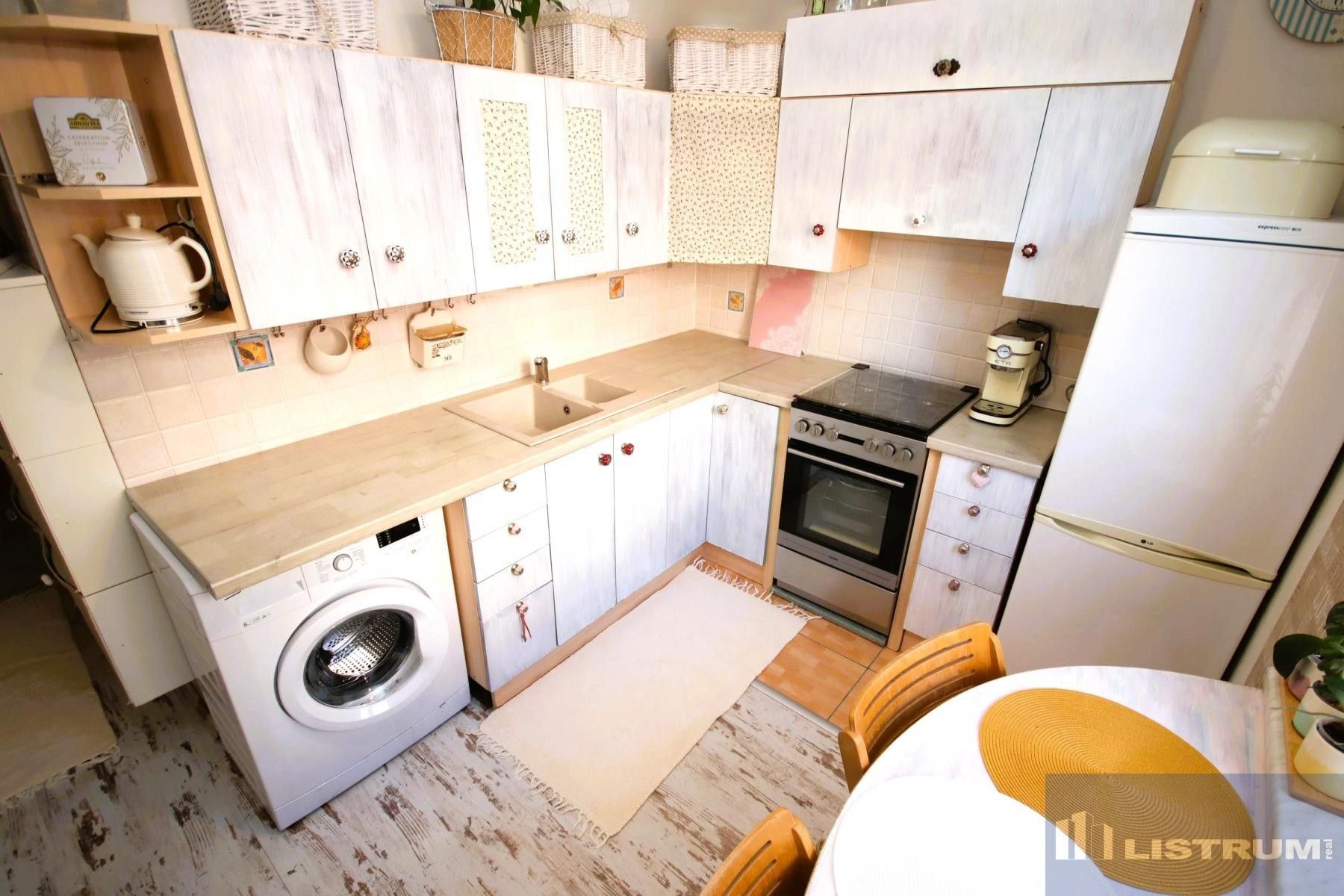 Prodej bytu 3+1 66 m² - foto 1