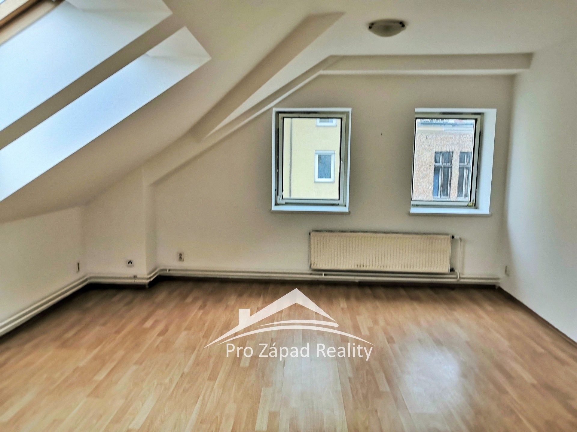Pronájem bytu 2+1 67 m² - foto 1