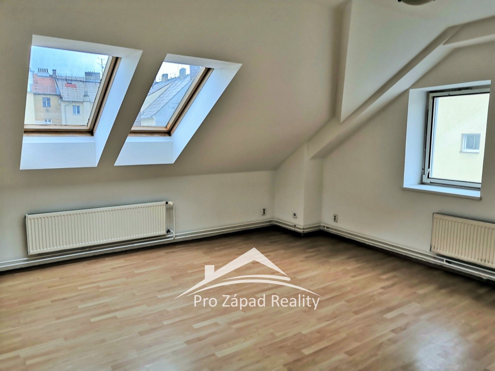 Pronájem bytu 2+1 67 m² - foto 3