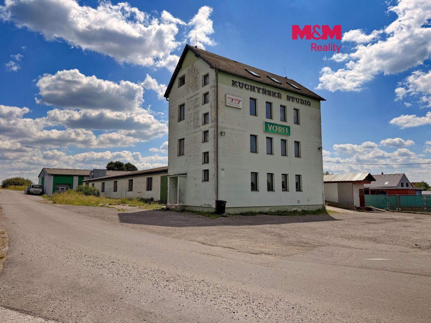 Prodej komerčního prostoru 851 m² - foto 1