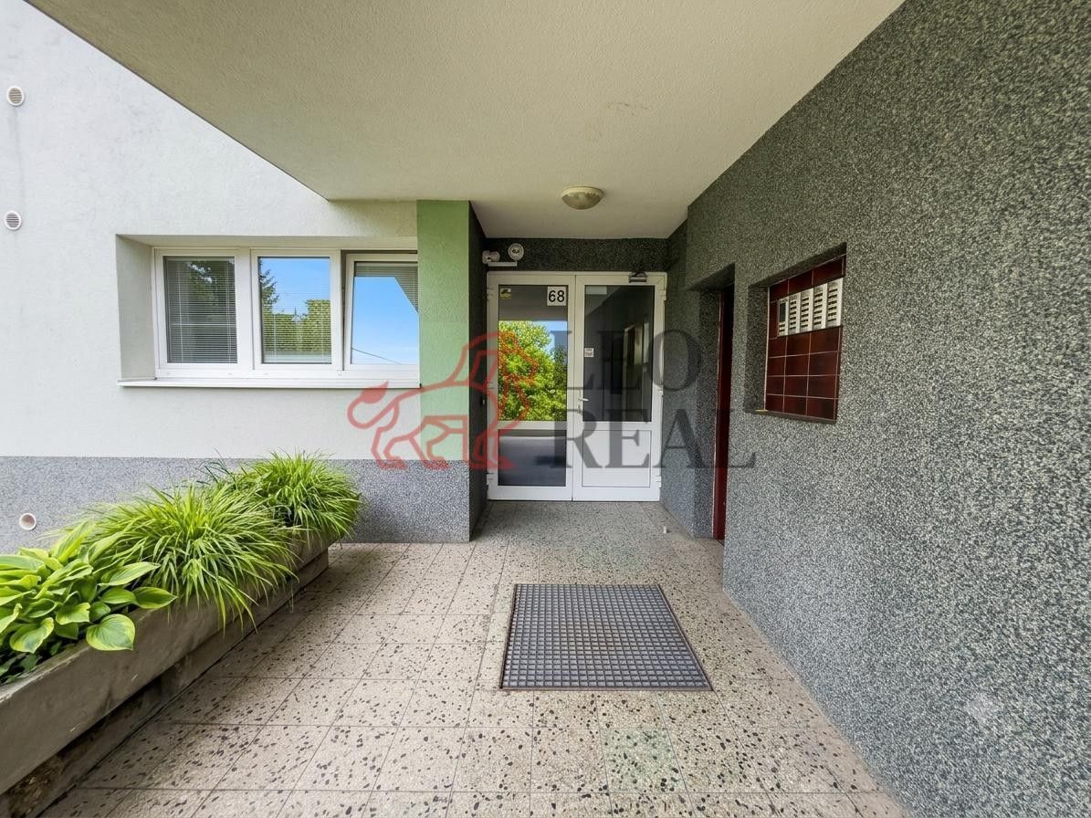 Pronájem bytu 3+1 80 m² - foto 11