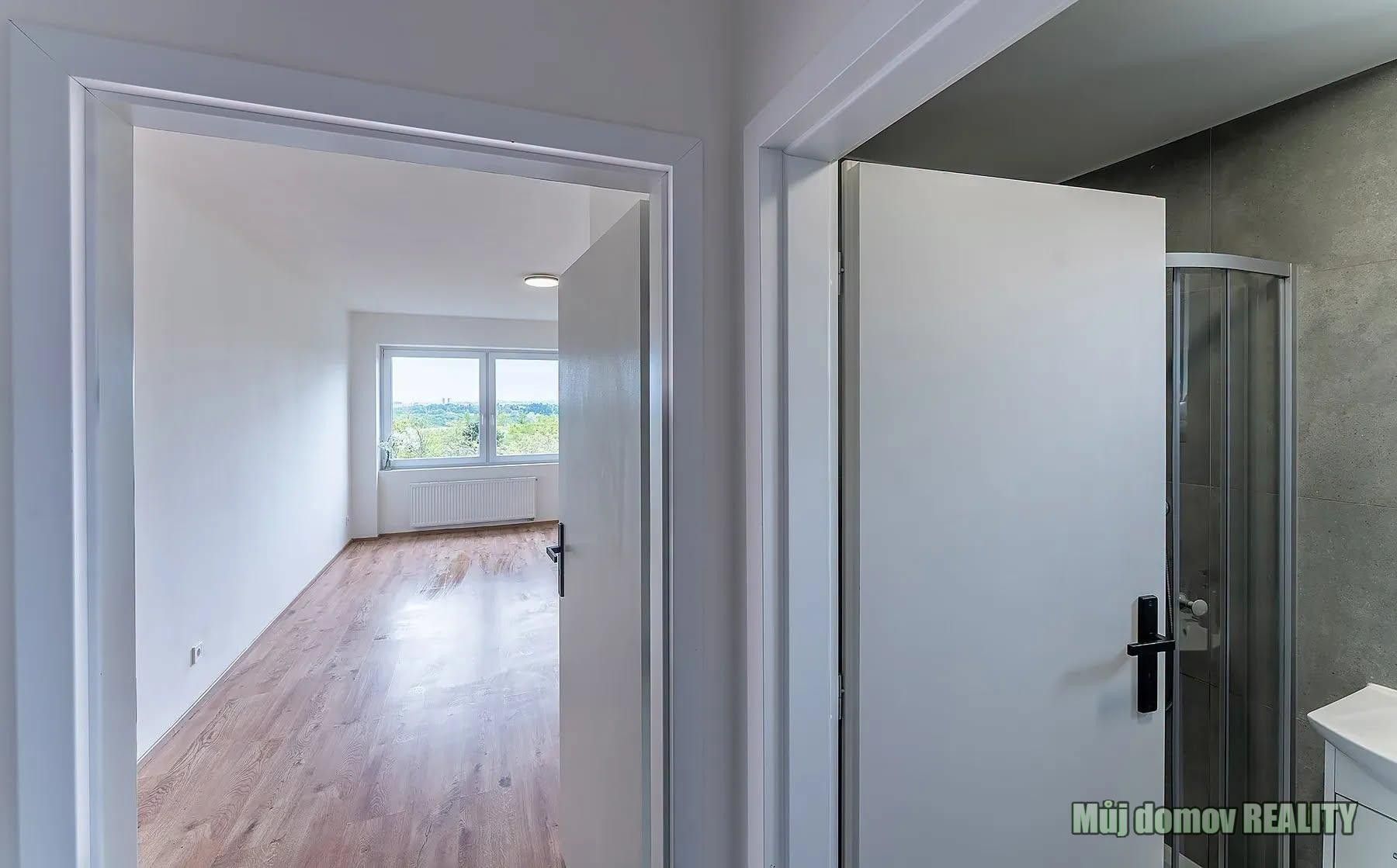 Pronájem bytu 1+kk 27 m² - foto 1