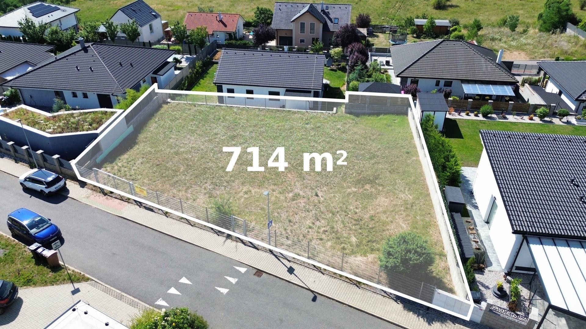 Prodej pozemku 714 m² - foto 1