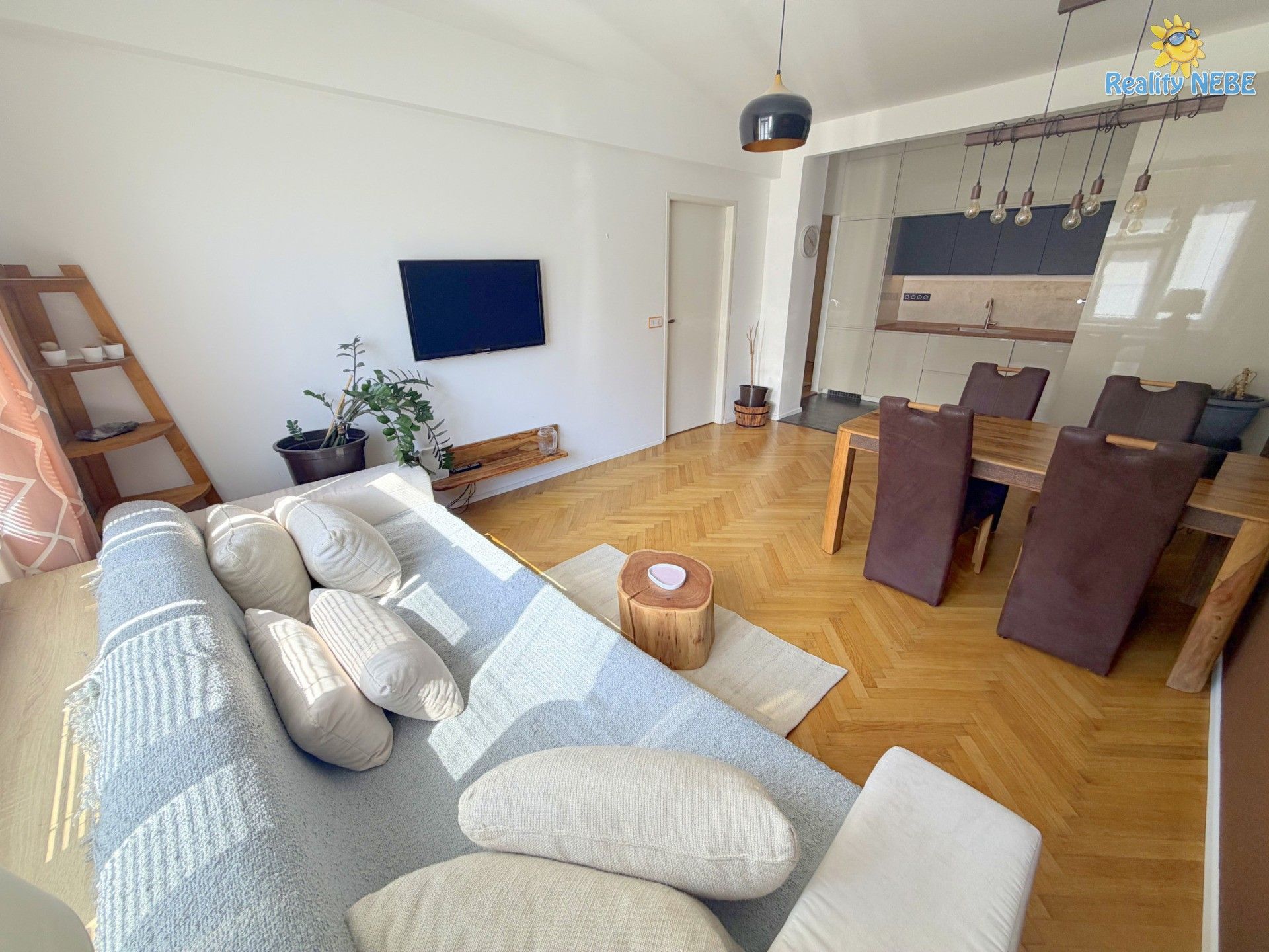 Pronájem bytu 2+kk 61 m² - foto 3