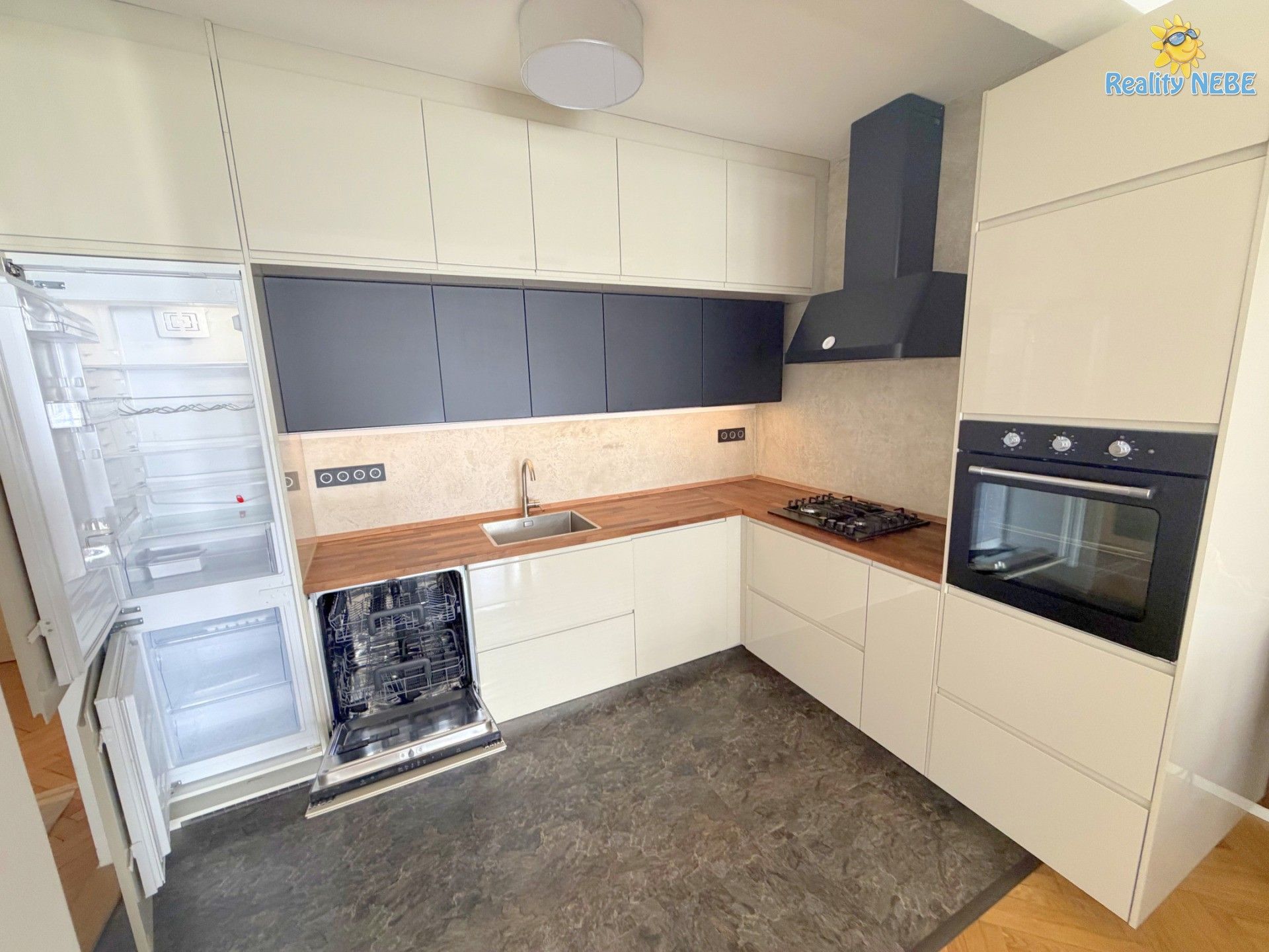 Pronájem bytu 2+kk 61 m² - foto 4