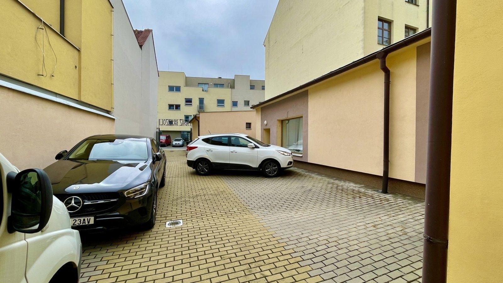Pronájem bytu 2+kk 80 m² - foto 2