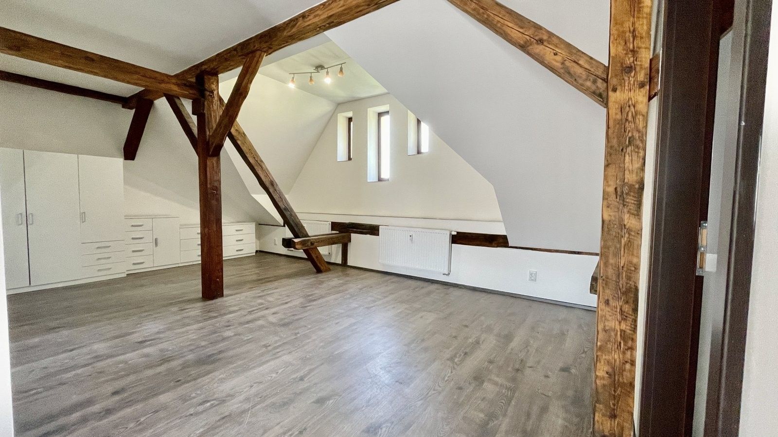 Pronájem bytu 2+kk 80 m² - foto 4