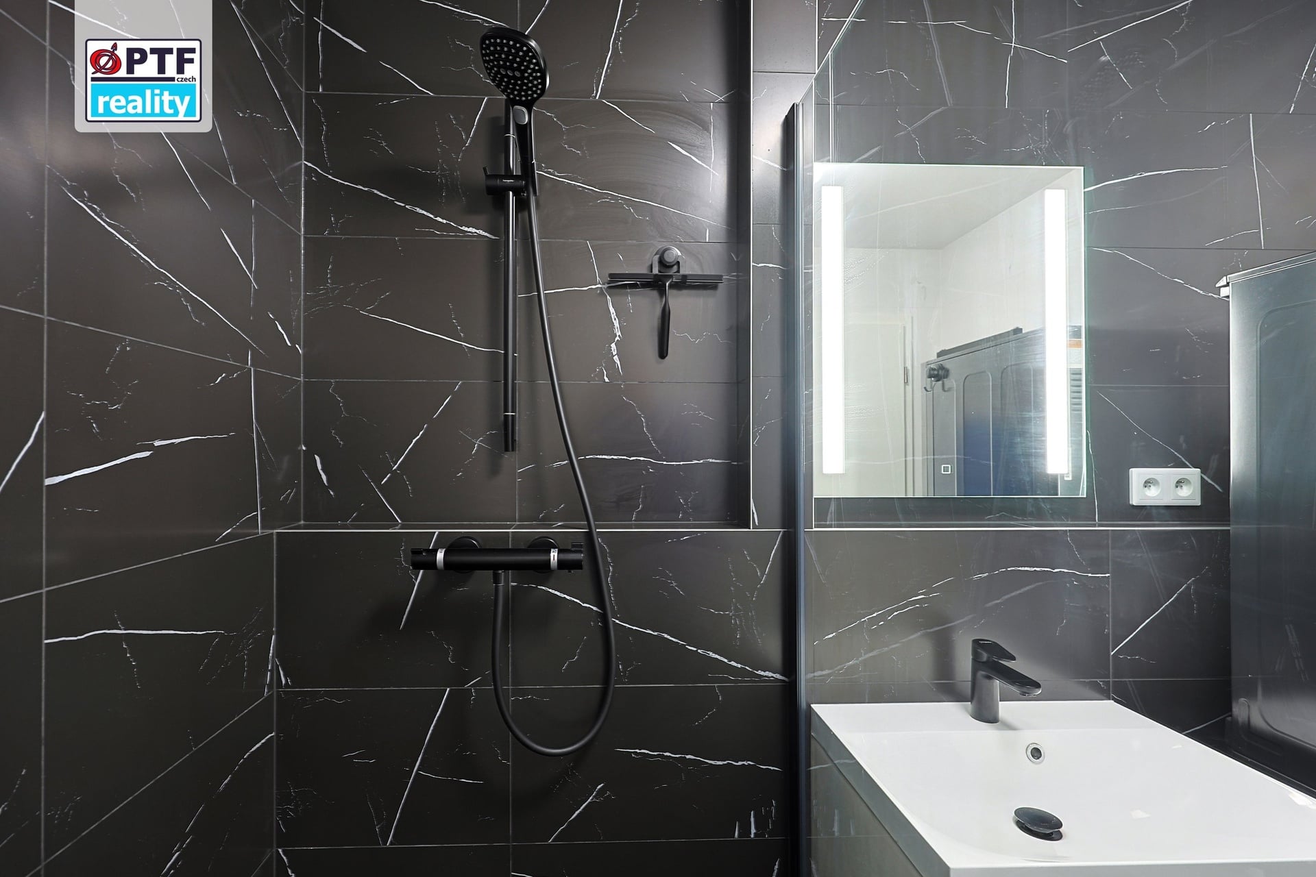 Penthouse s terasou, výhledem do parku a inteligentním ovládáním | Plzeň - foto 4