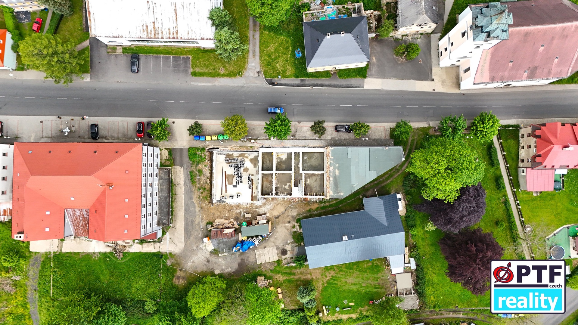 Rozestavěný dům se 14 apartmány u Klínovce - foto 9