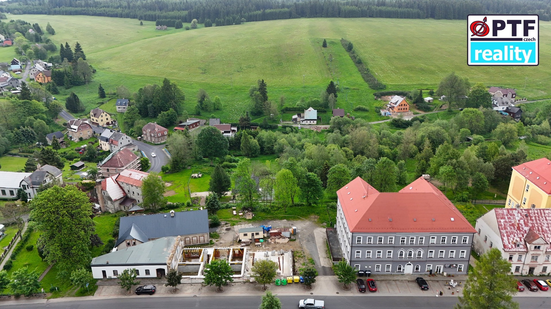 Prodej pozemku s rozestavěnou stavbou domu u Klínovce - foto 3