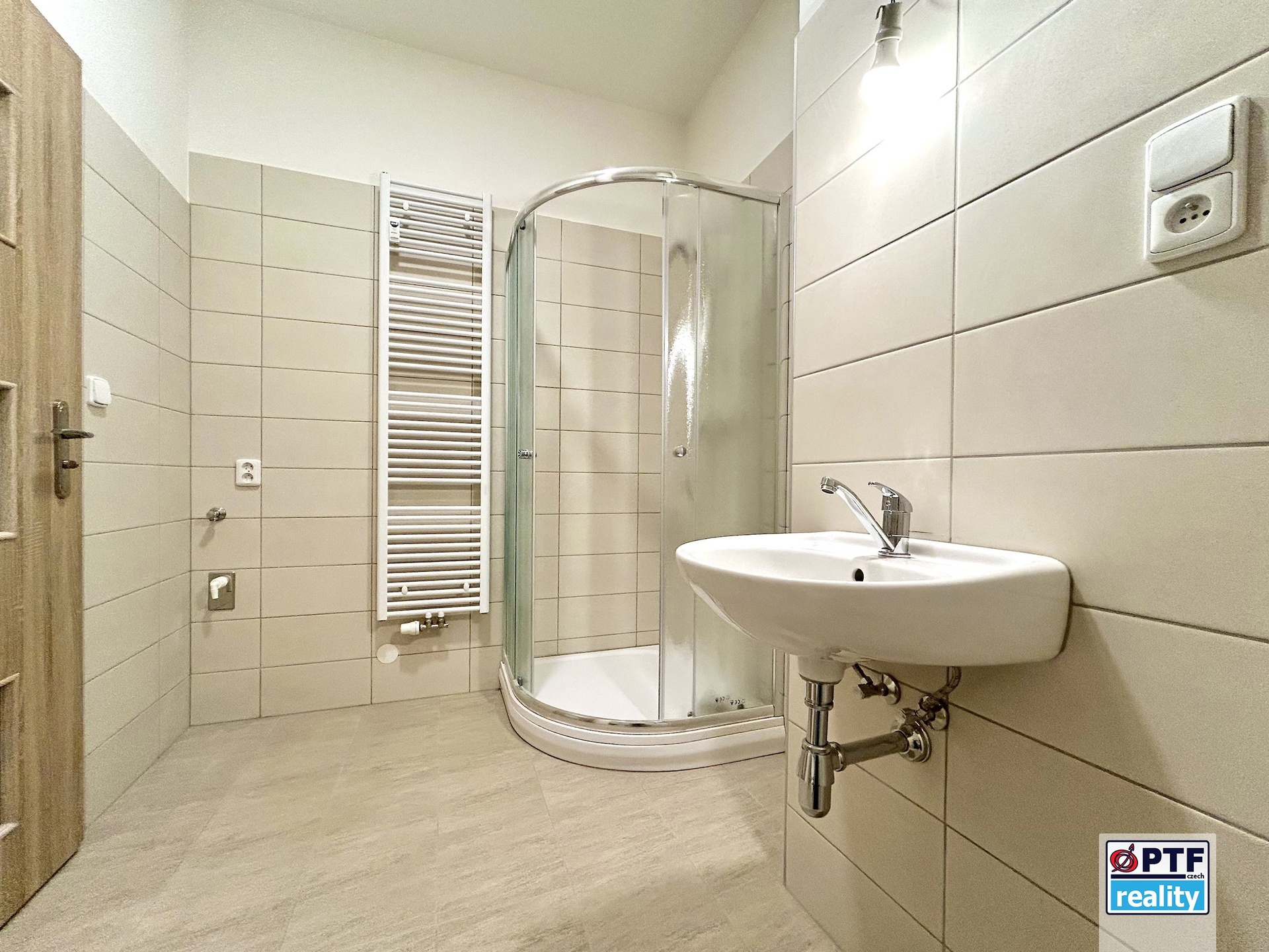 Pronájem krásného ateliéru v centru Nepomuku - foto 5