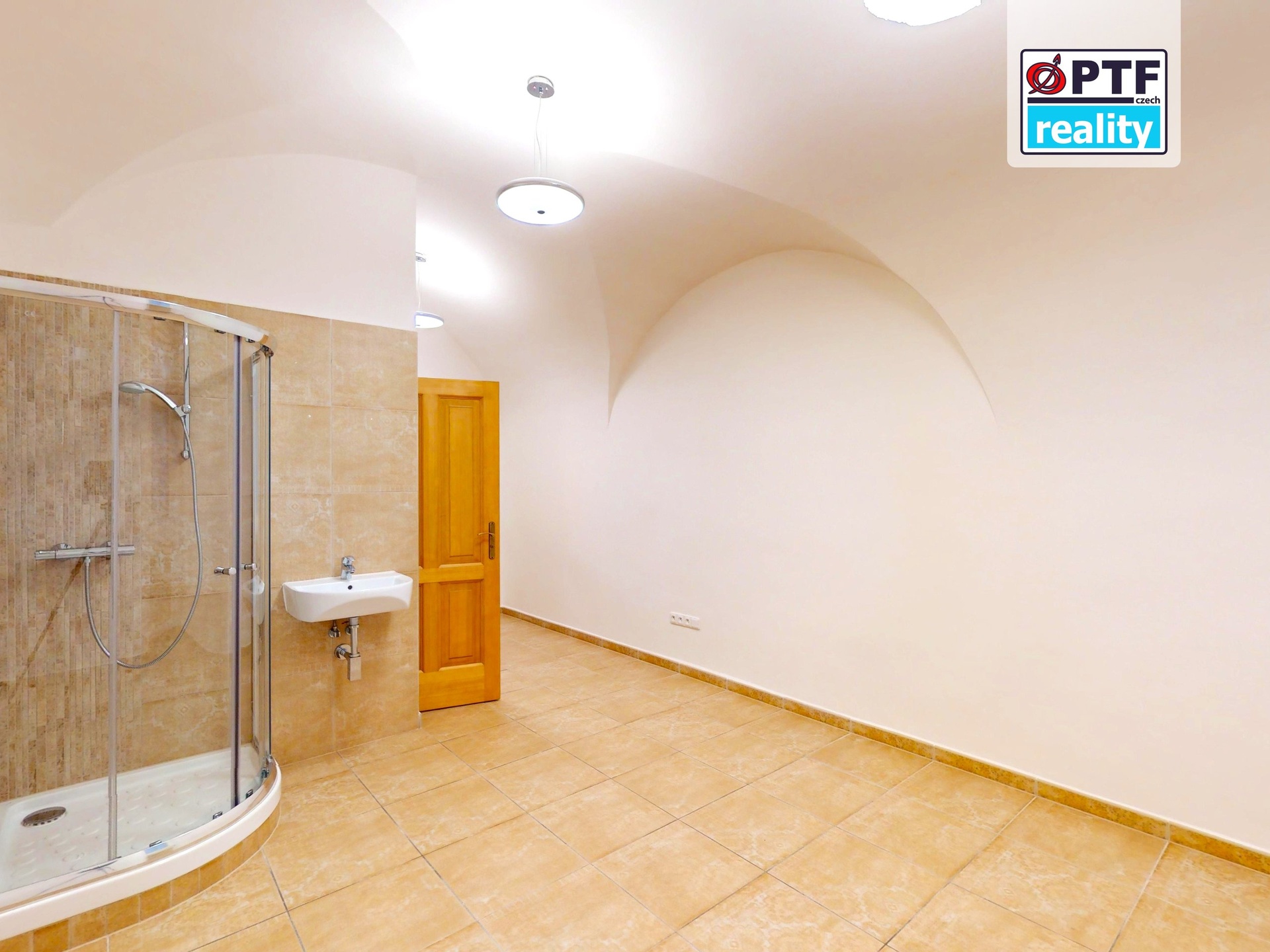 Pronájem nebytového prostoru 25 m² – přízemí v centru města, s vlastním vstupem - foto 3