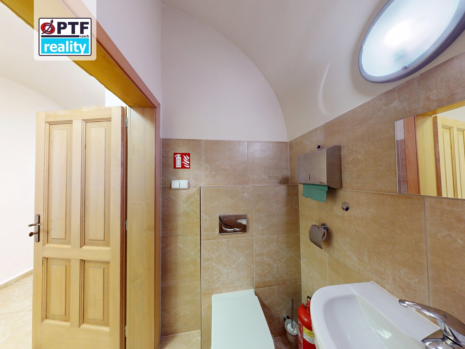 Pronájem nebytového prostoru 25 m² – přízemí v centru města, s vlastním vstupem - foto 5
