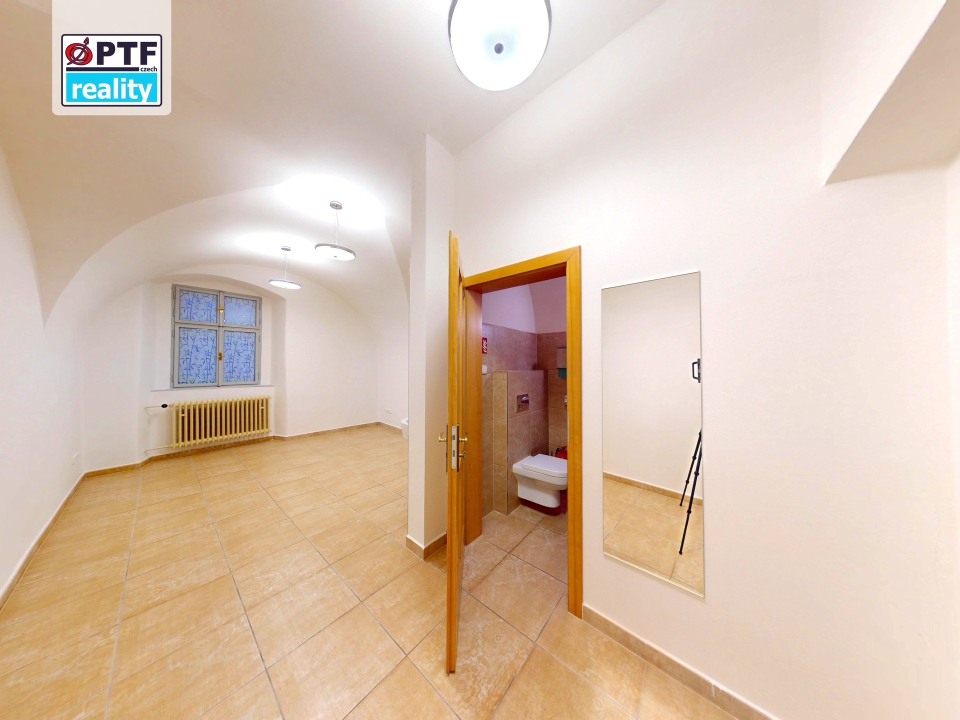 Pronájem nebytového prostoru 25 m² – přízemí v centru města, s vlastním vstupem - foto 6