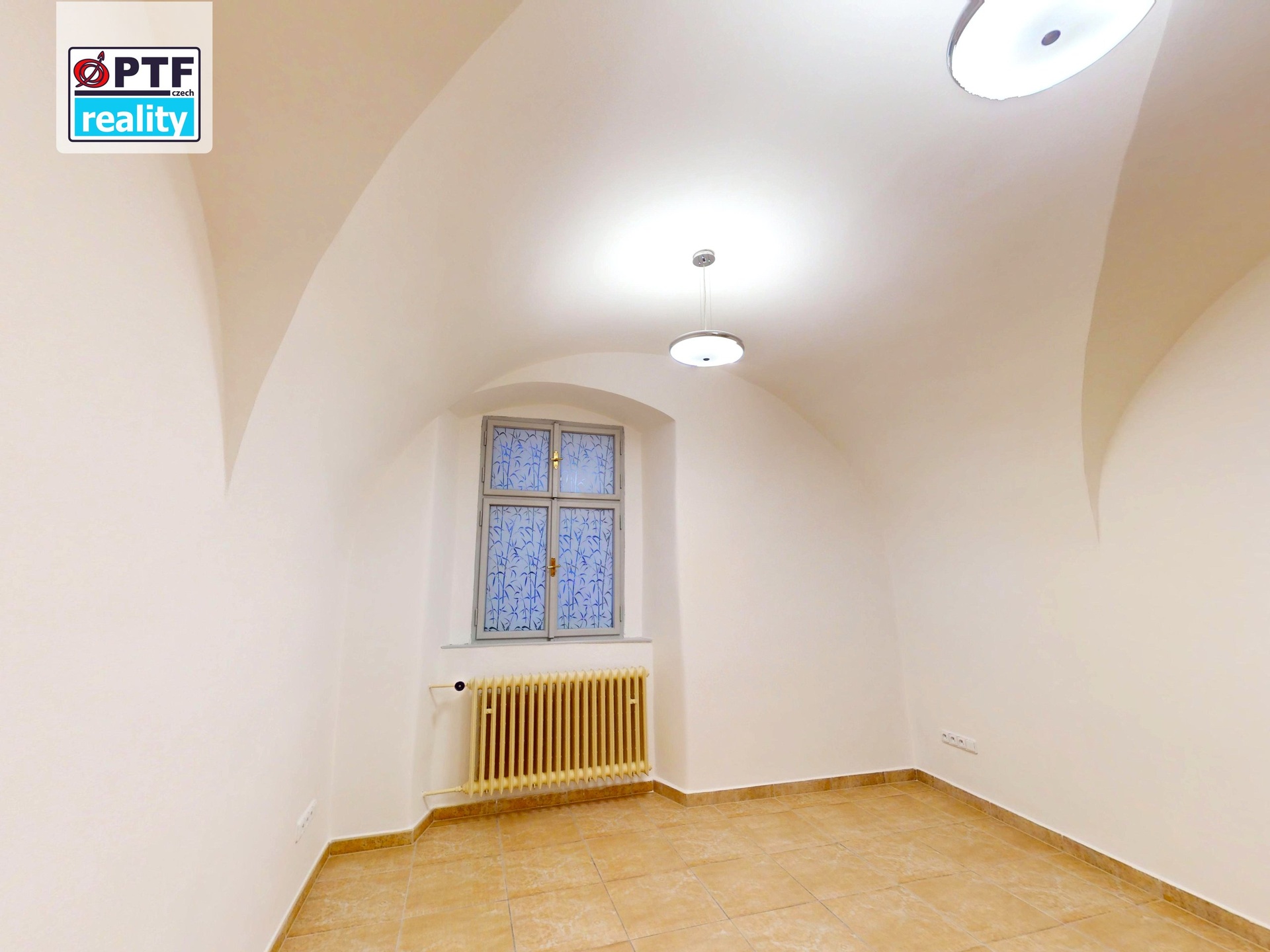 Pronájem nebytového prostoru 25 m² – přízemí v centru města, s vlastním vstupem - foto 7